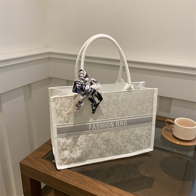 Luxury Bag Collection - 럭셔리하고 우아한 여성용 토트백, 자수 꽃무늬